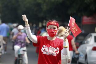 全场掌声雷动？马宁领衔中国裁判组领奖？“本届获一致好评”